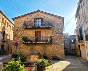 Vista exterior de Finca rústica en venda en Peralada amb Aire condicionat, Calefacció i Terrassa