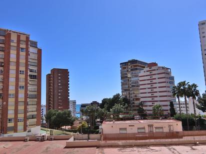 Vista exterior de Apartament en venda en Benidorm amb Aire condicionat, Terrassa i Piscina