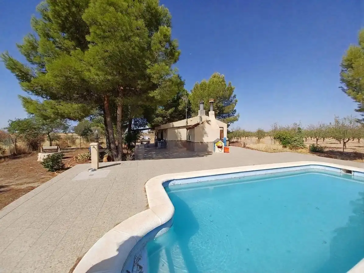 Detached house with pool for sale in La Roda, imagen 4