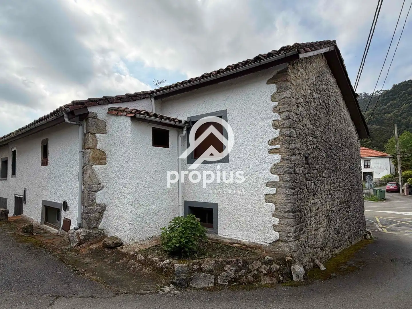 Vista exterior de Casa o xalet en venda en Llanes amb Calefacció, Terrassa i Traster