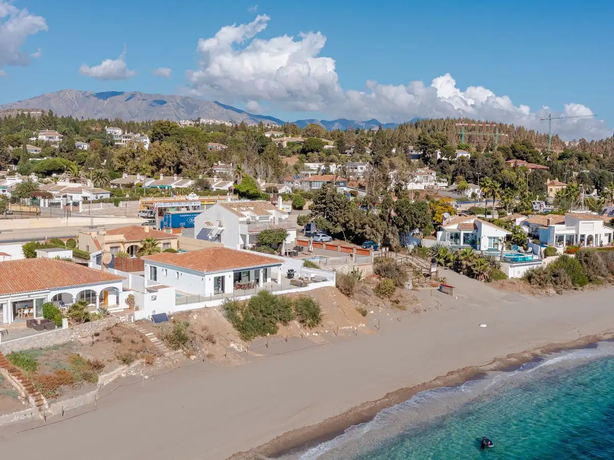 Villa mit Pool zum Verkauf in Calle Reina Fabiola, imagen 4