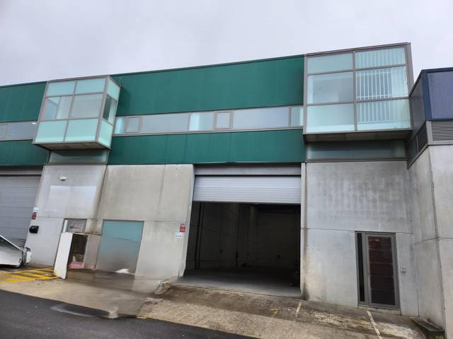 Nave industrial en Alquiler en  Titanio en Carballo