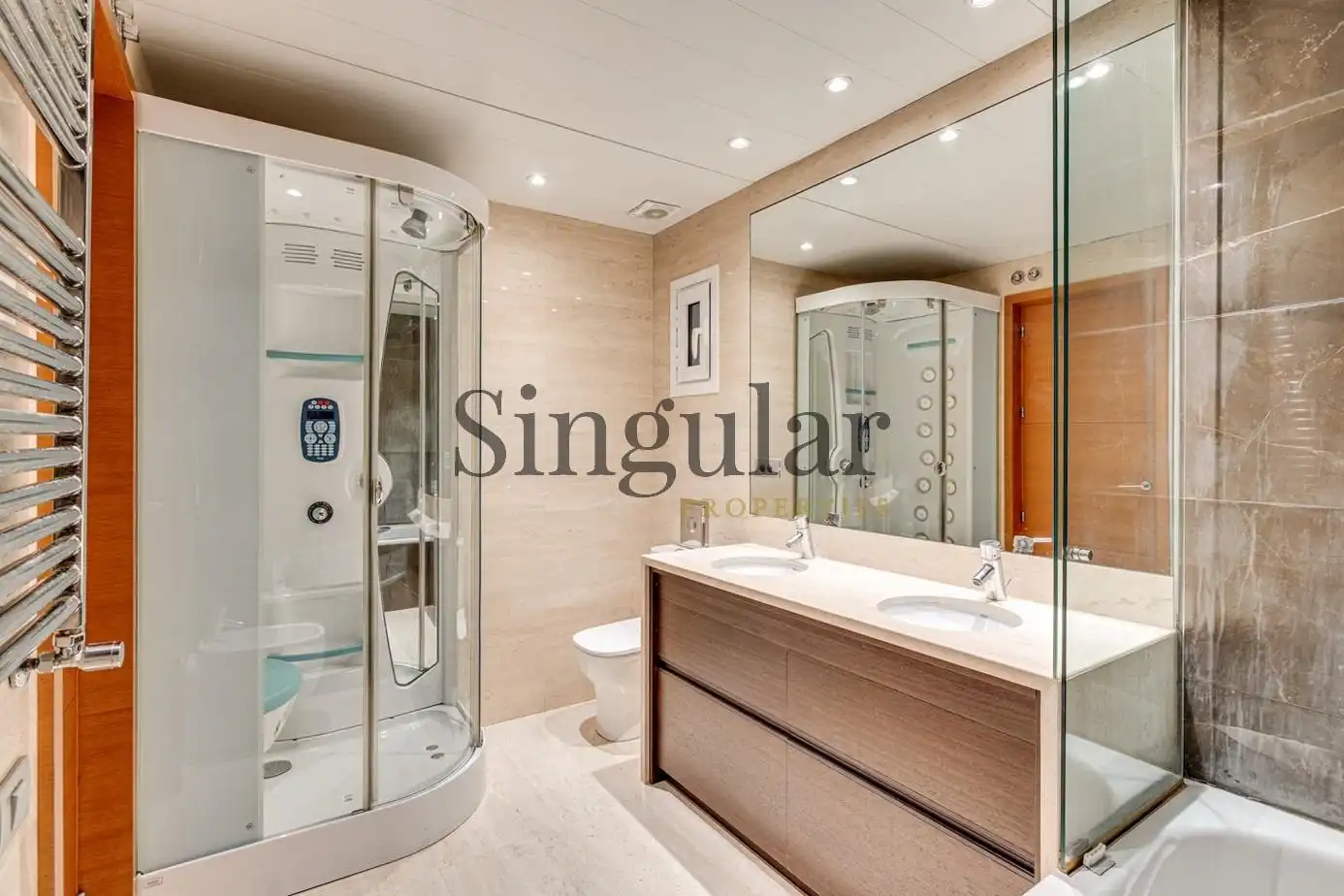 Baño de Ático en venta en Barcelona con Calefacción, Parquet y Terraza