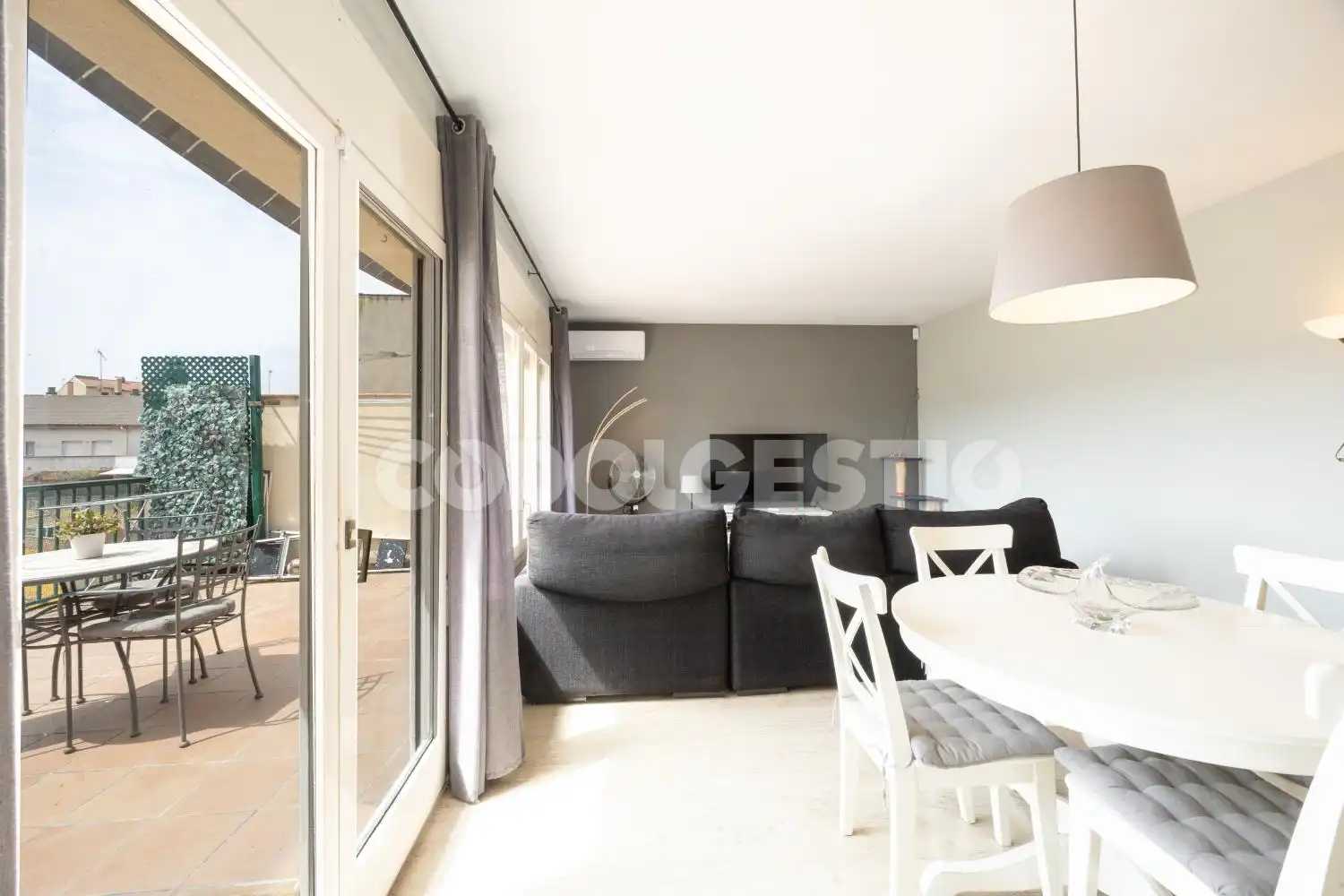 Sala de estar de Piso en venta en Manlleu con Terraza y Balcón