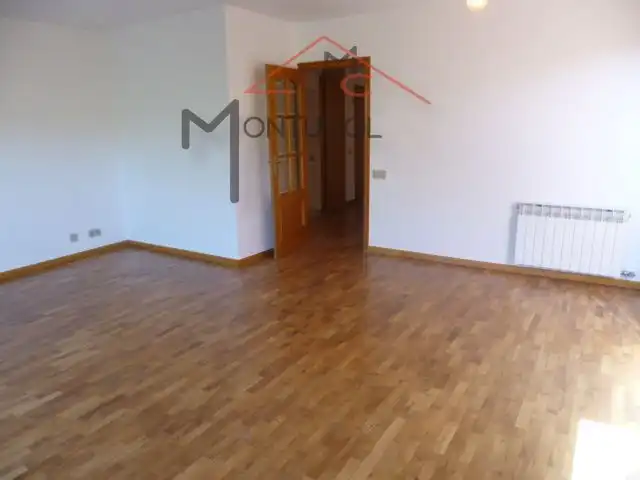 Sala d'estar de Casa adosada en venda en Sant Joan Despí amb Aire condicionat, Calefacció i Jardí privat