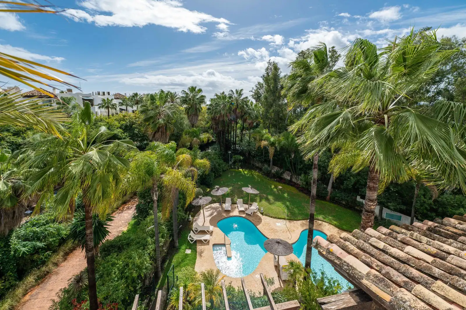 Garden of Duplexes for rent in Marbella  with Air Conditioner, Furnished and TV