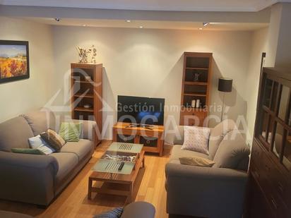 Sala d'estar de Casa adosada en venda en Corvera de Asturias amb Calefacció, Jardí privat i Parquet