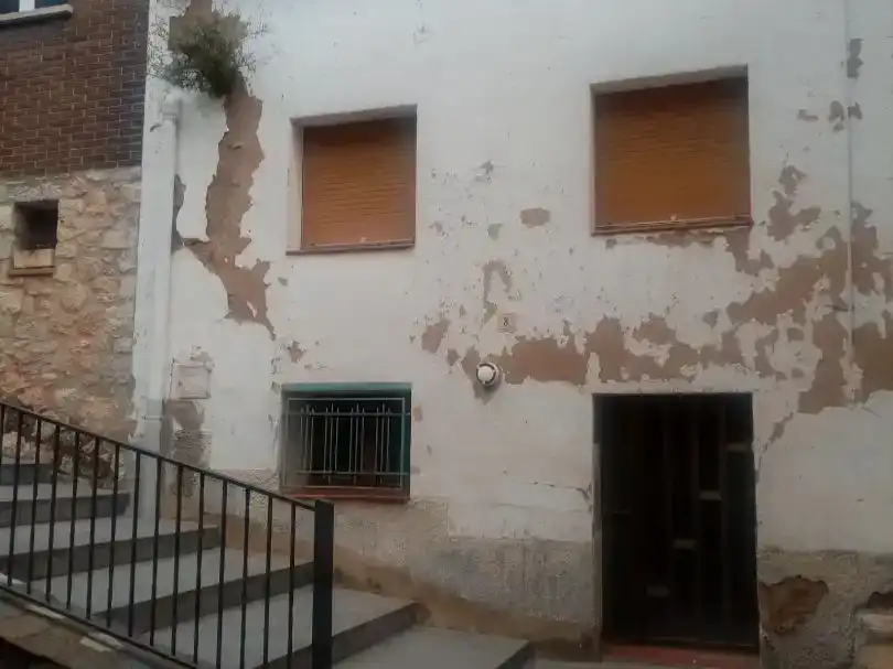 Vista exterior de Casa adosada en venda en La Riba amb Traster