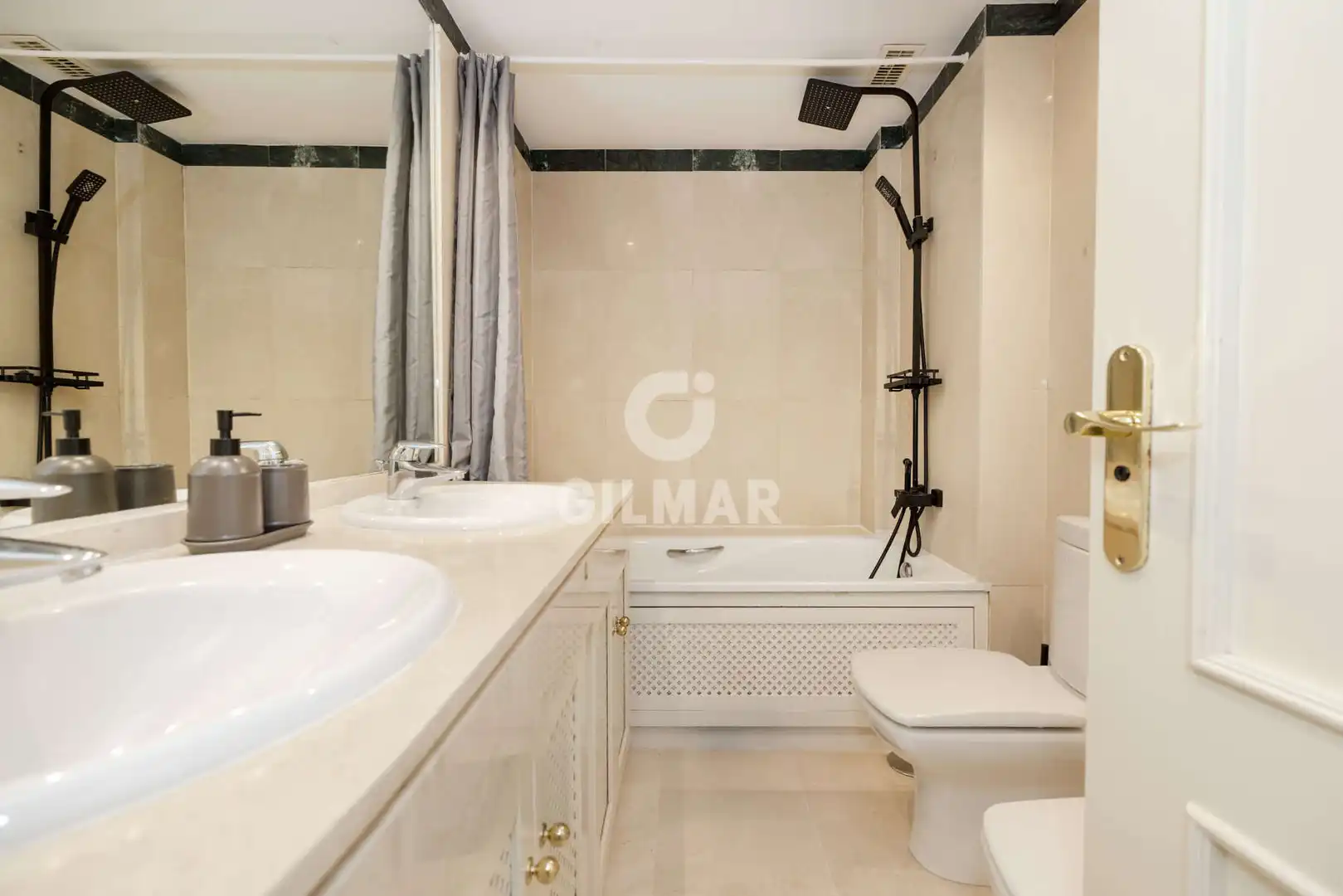Bathroom of Apartments for sale in Sotogrande  with Heating and Balcony