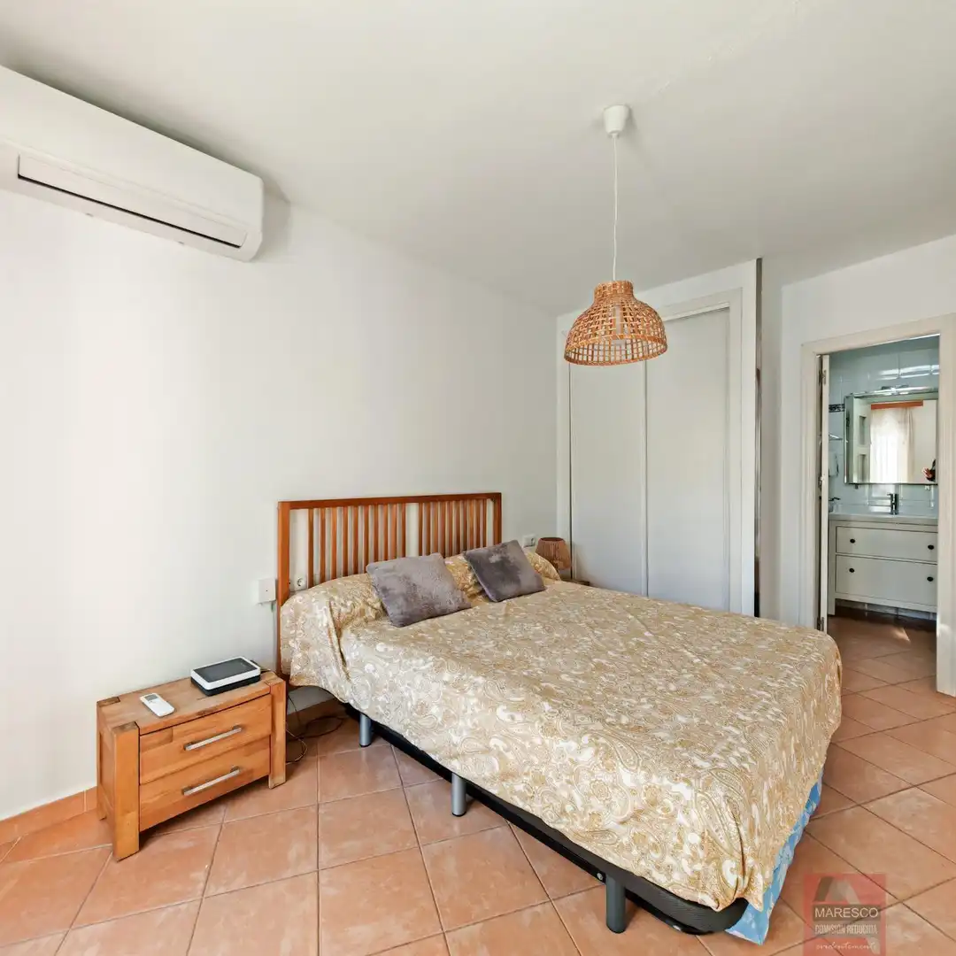 Bedroom of Attic for sale in Fuengirola  with Air Conditioner, Terrace and Community pool