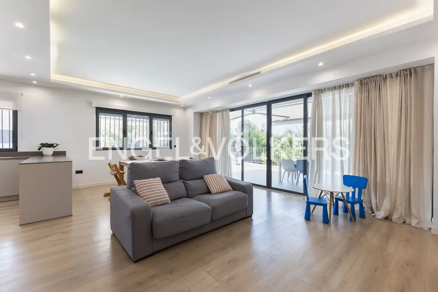 Sala de estar de Casa o chalet en venta en Torrent con Aire acondicionado, Calefacción y Jardín privado
