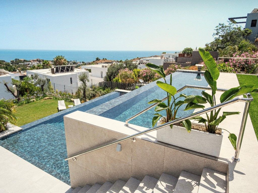 Piscina de Casa o xalet en venda en Mijas