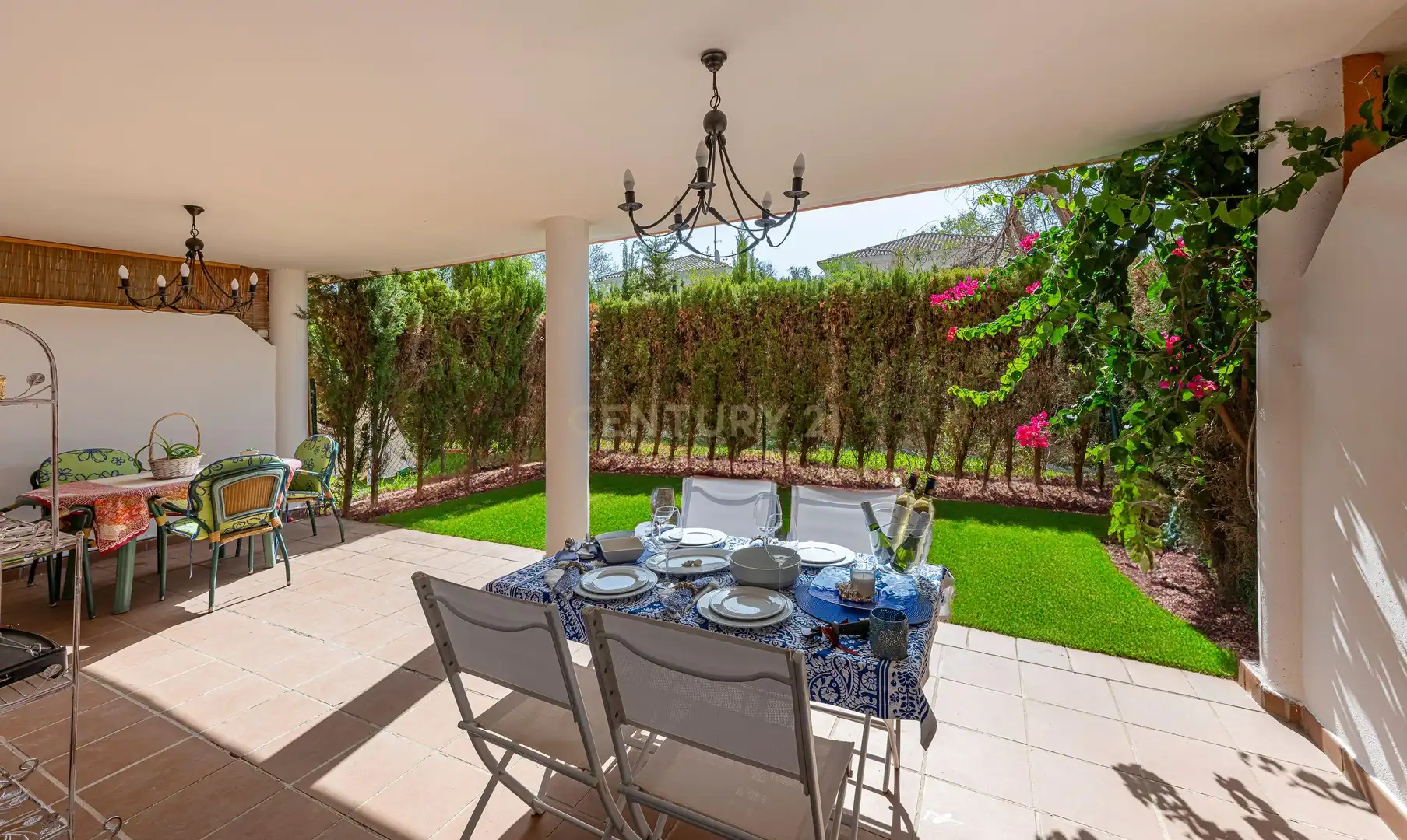 Terrassa de Pis de lloguer en Marbella amb Aire condicionat, Jardí privat i Piscina comunitària