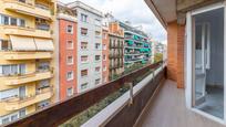 Exterior view of Flat for sale in  Barcelona Capital  with Terrace and Balcony