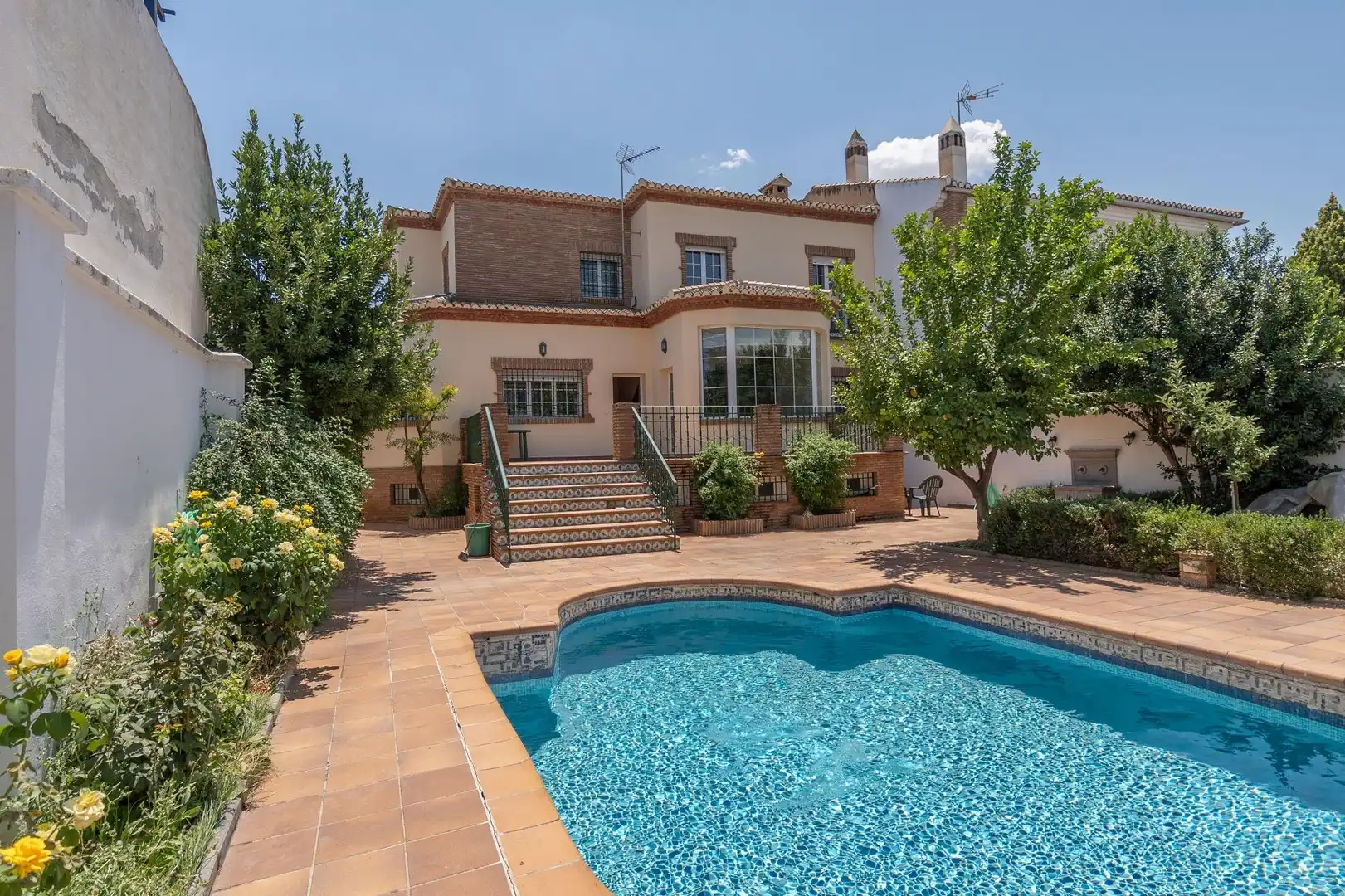 Vista exterior de Casa o xalet en venda en Santa Fe amb Aire condicionat, Calefacció i Jardí privat