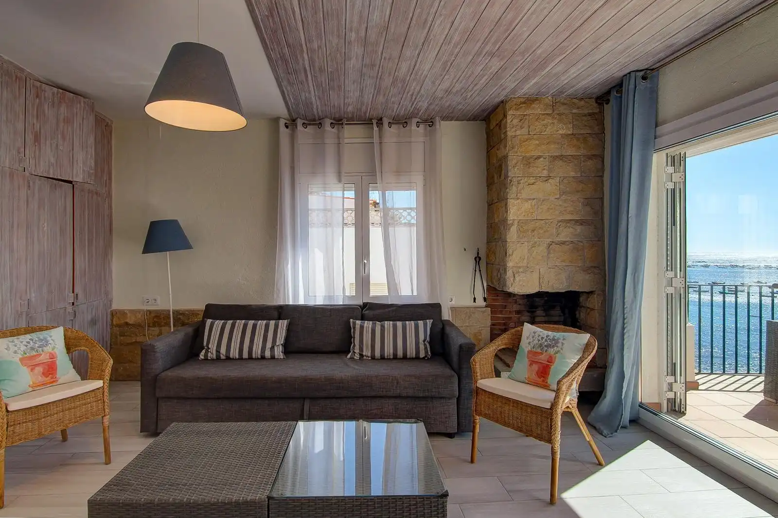 Sala d'estar de Casa adosada en venda en Palafrugell