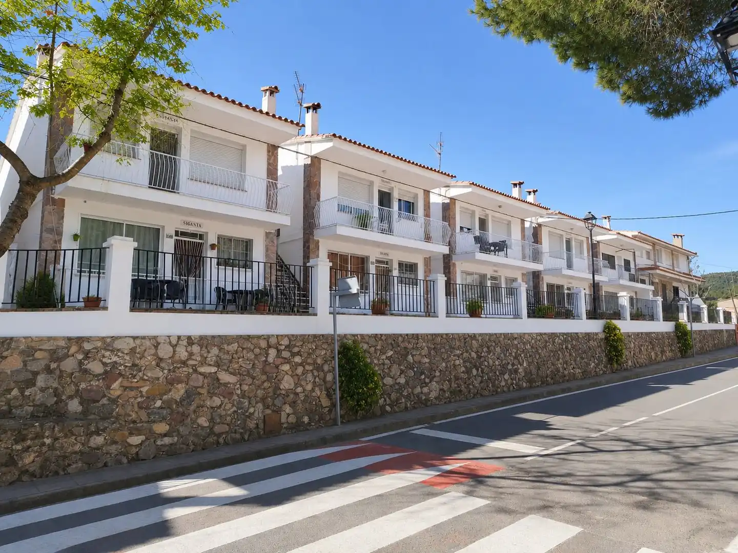 Vista exterior de Edificio en venta en Ayódar
