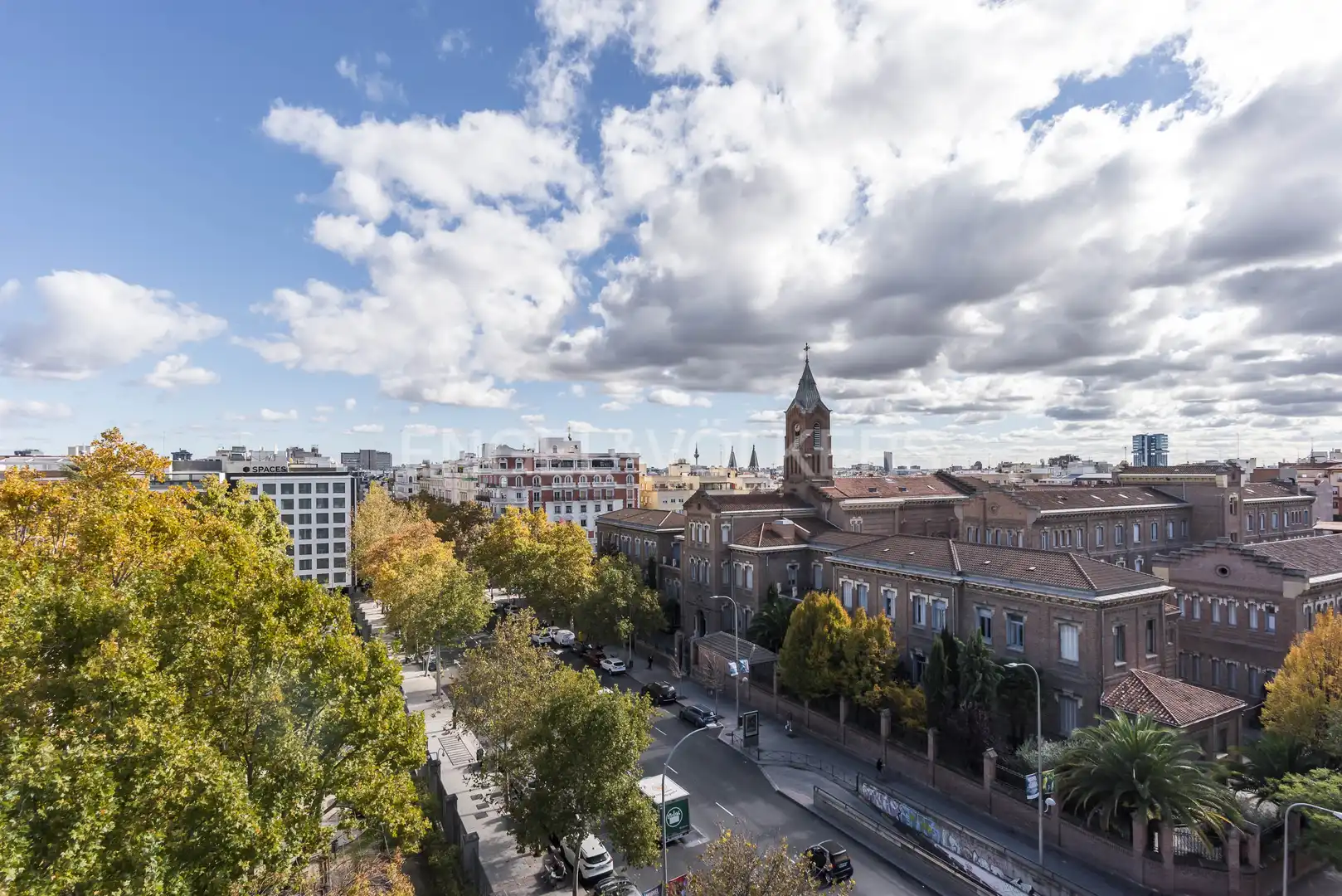 Außenansicht von Dachboden zum Verkauf in Madrid mit Klimaanlage, Heizung und Terrasse