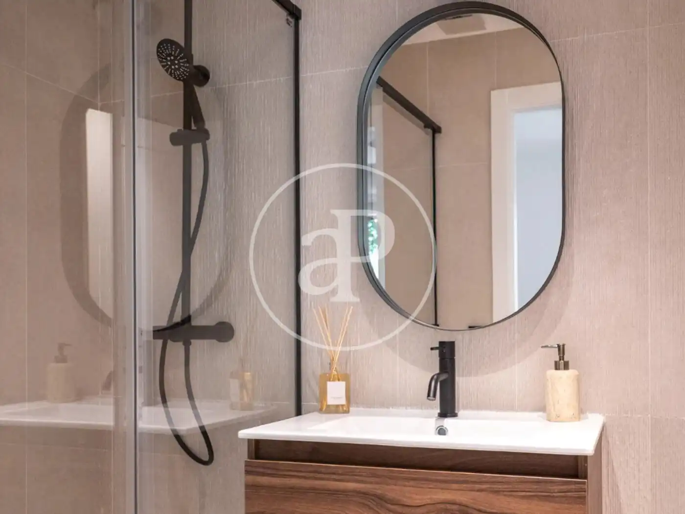 Badezimmer von Wohnung zum Verkauf in Madrid mit Klimaanlage, Heizung und Terrasse
