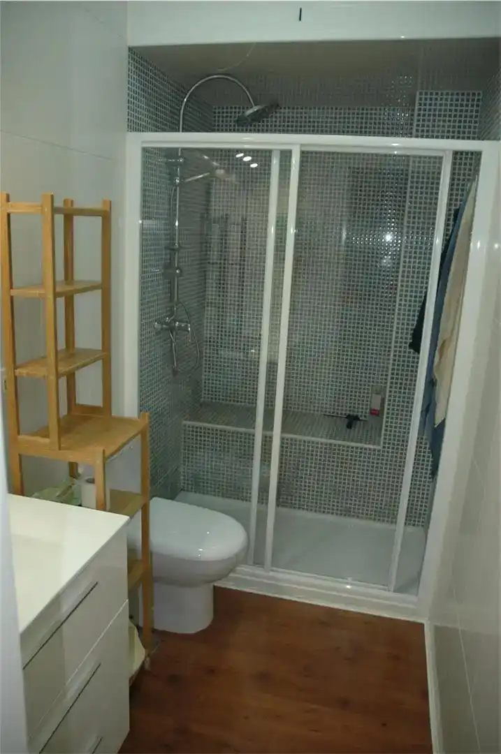 Badezimmer von Wohnungen zur Miete in  Cádiz Capital