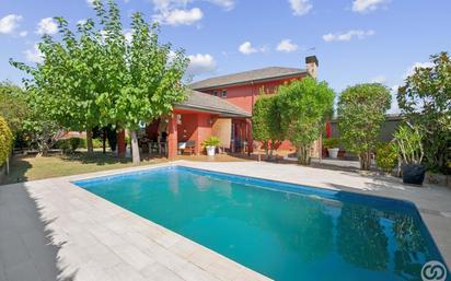 Swimming pool of House or chalet for sale in Girona Capital  with Air Conditioner, Terrace and Swimming Pool