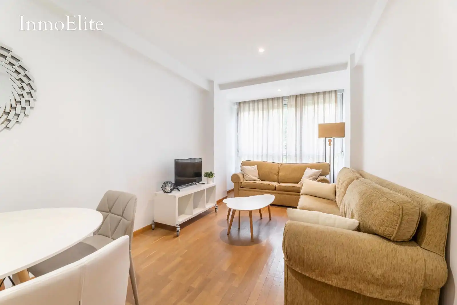 Living room of Flat for sale in Madrid  with Heating, Parquet flooring and Storage room
