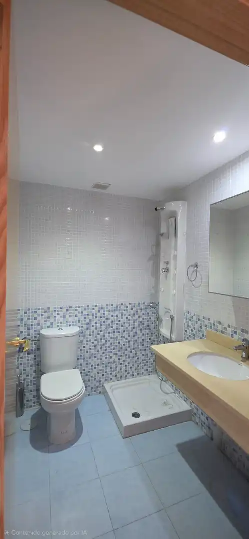 Badezimmer von Haus oder Chalet zum Verkauf in Ugena mit Klimaanlage, Heizung und Privatgarten