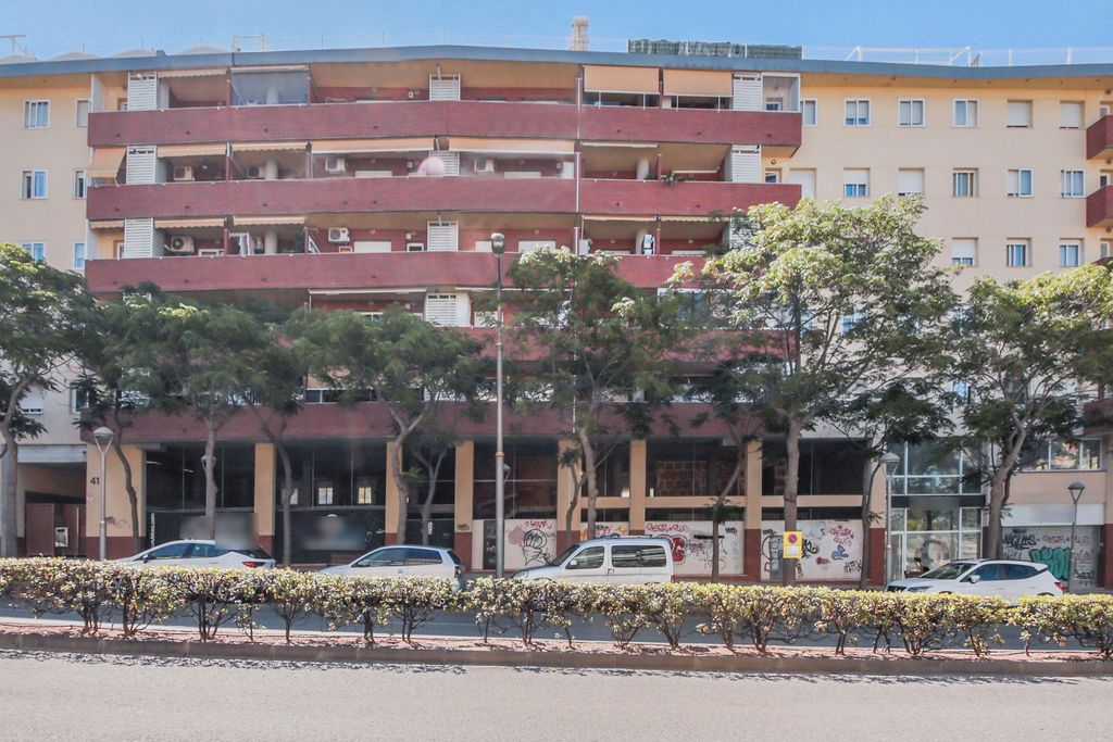 Vista exterior de Local en venda en  Tarragona Capital