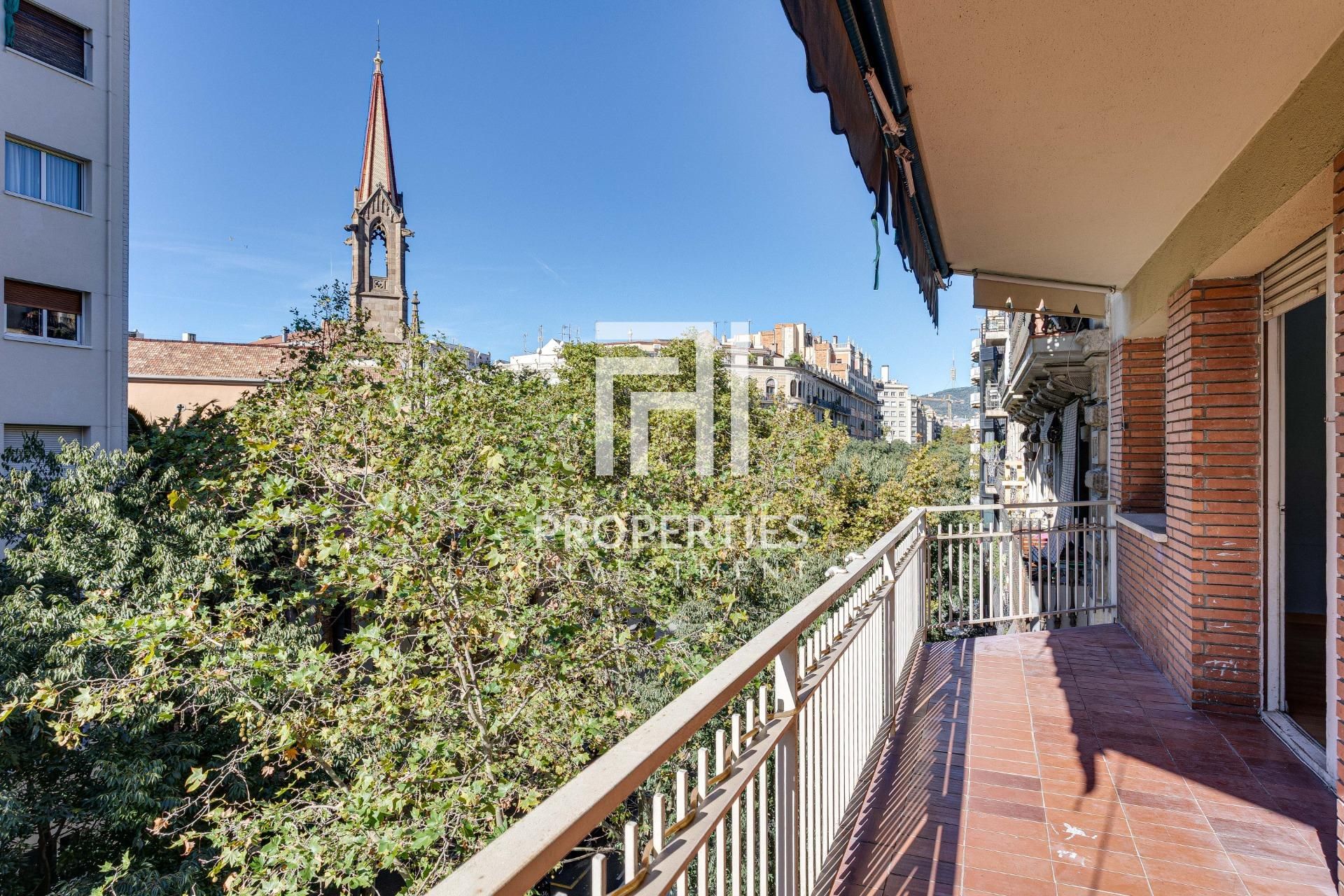 Exterior view of Flat for sale in  Barcelona Capital  with Heating, Parquet flooring and Terrace