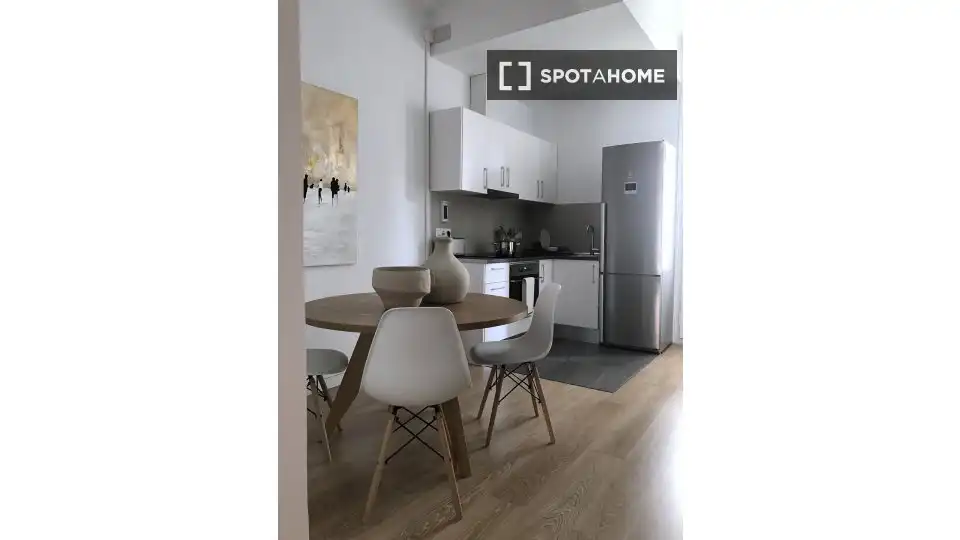 Exterior view of Flat for share in L'Hospitalet de Llobregat  with Air Conditioner, Heating and Terrace