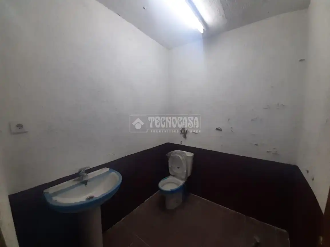 Baño de Local en venta en Madrid