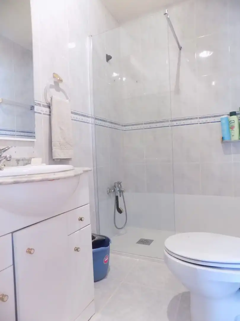 Baño de Casa adosada en venta en Lanzahíta con Calefacción, Terraza y Amueblado