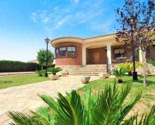 Vista exterior de Casa o xalet en venda en San Vicente del Raspeig / Sant Vicent del Raspeig amb Aire condicionat, Jardí privat i Terrassa