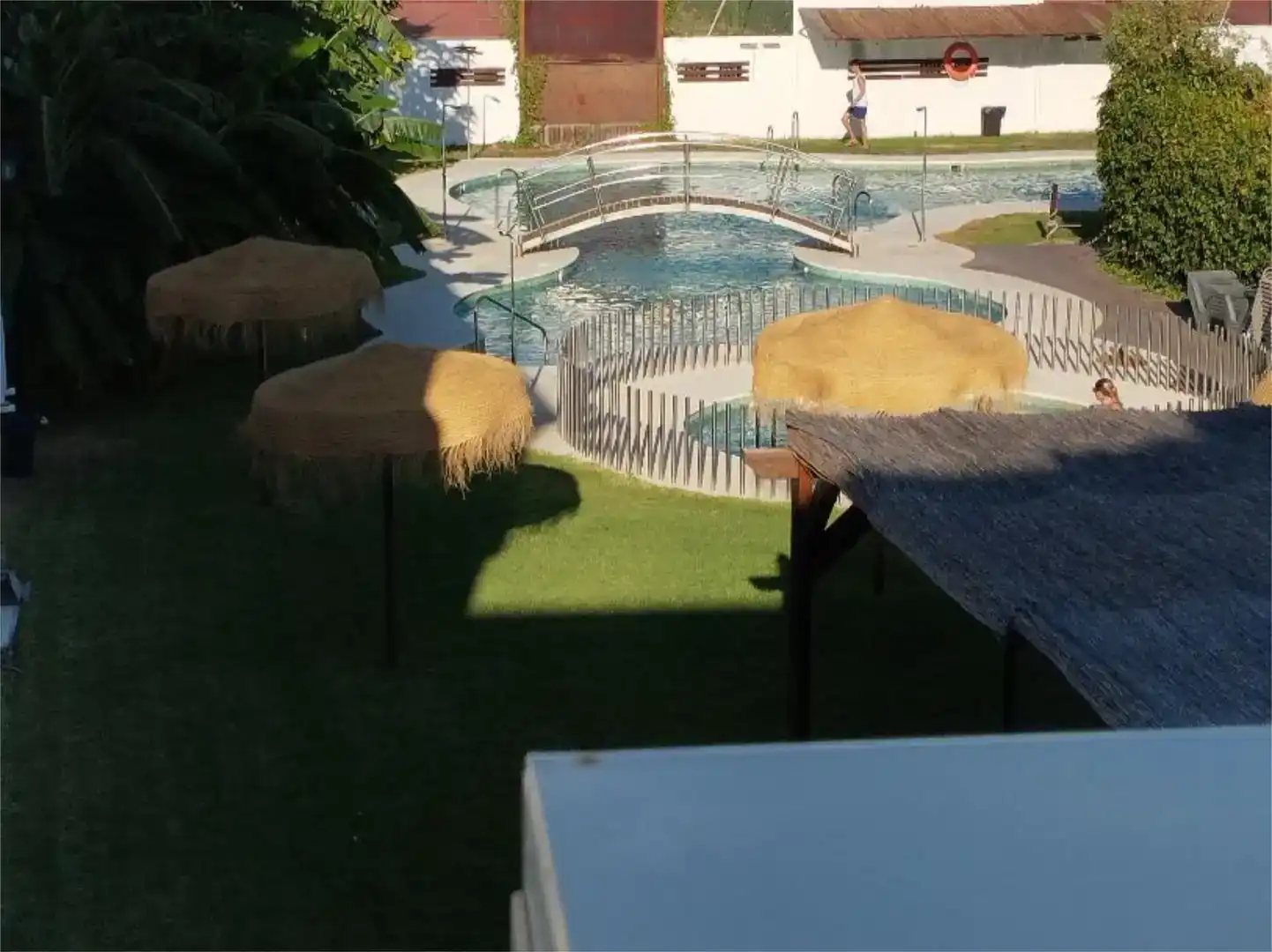 Piscina de Casa adosada en venda en Tomares amb Aire condicionat i Piscina