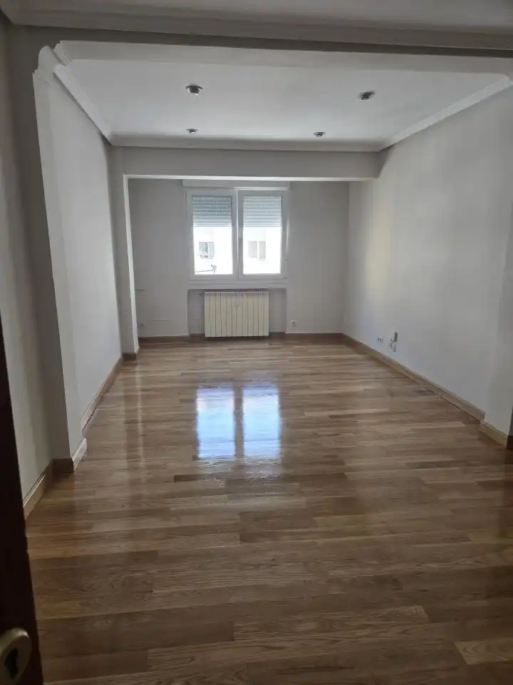 Dormitori de Pis en venda en León Capital  amb Calefacció i Traster