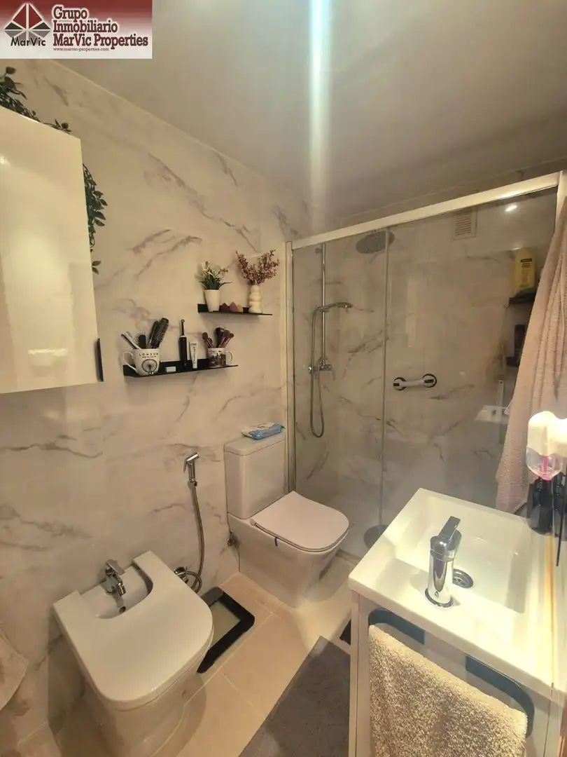Badezimmer von Dachboden zum Verkauf in Villajoyosa / La Vila Joiosa mit Klimaanlage, Terrasse und Balkon