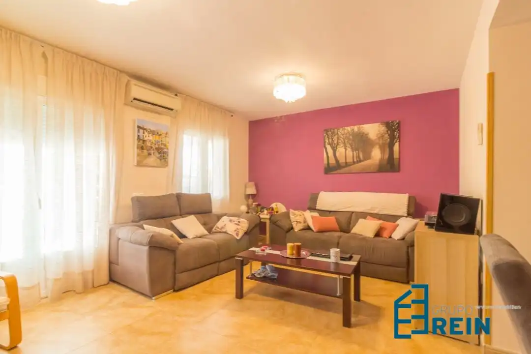 Sala de estar de Casa adosada en venta en Recas con Aire acondicionado, Calefacción y Trastero