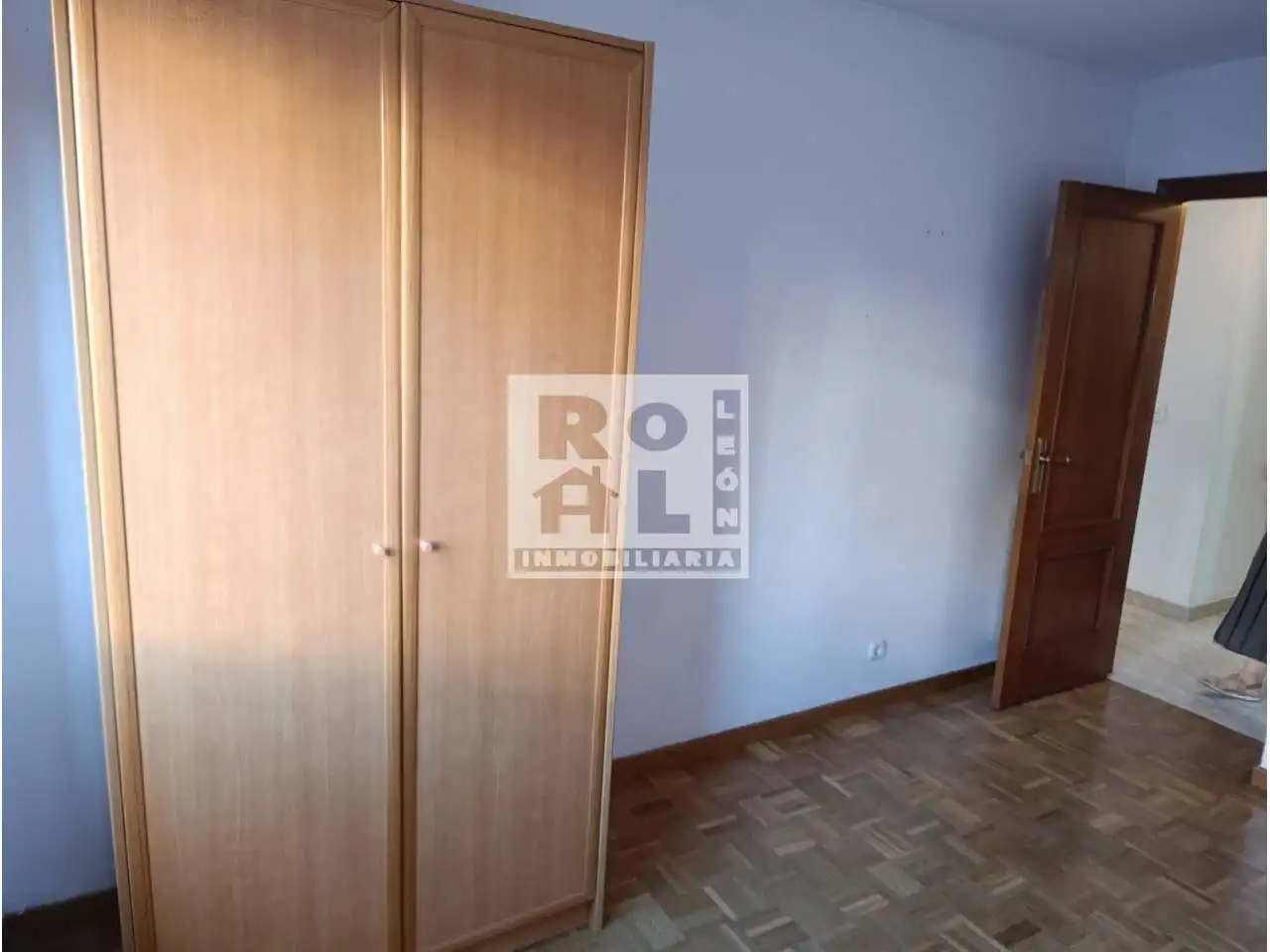 Habitación de Piso en venta en León Capital  con Calefacción, Terraza y Trastero