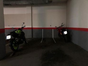 Moto de lloguer a Marqués de Viana 51