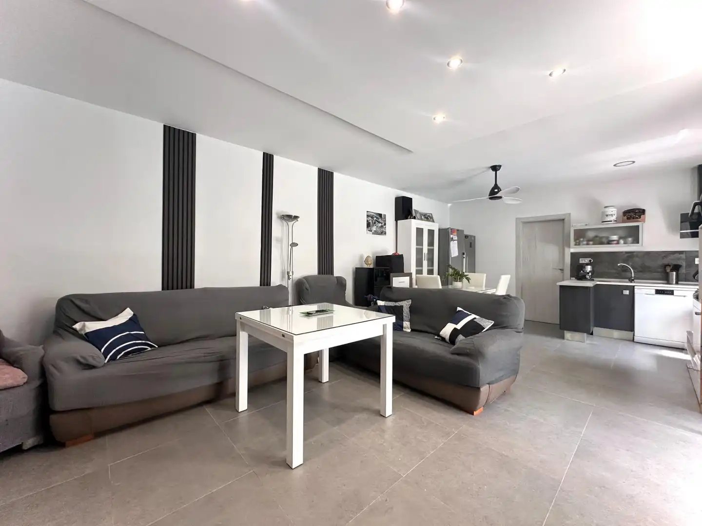 Sala de estar de Casa o chalet en venta en Churriana de la Vega con Aire acondicionado, Calefacción y Jardín privado