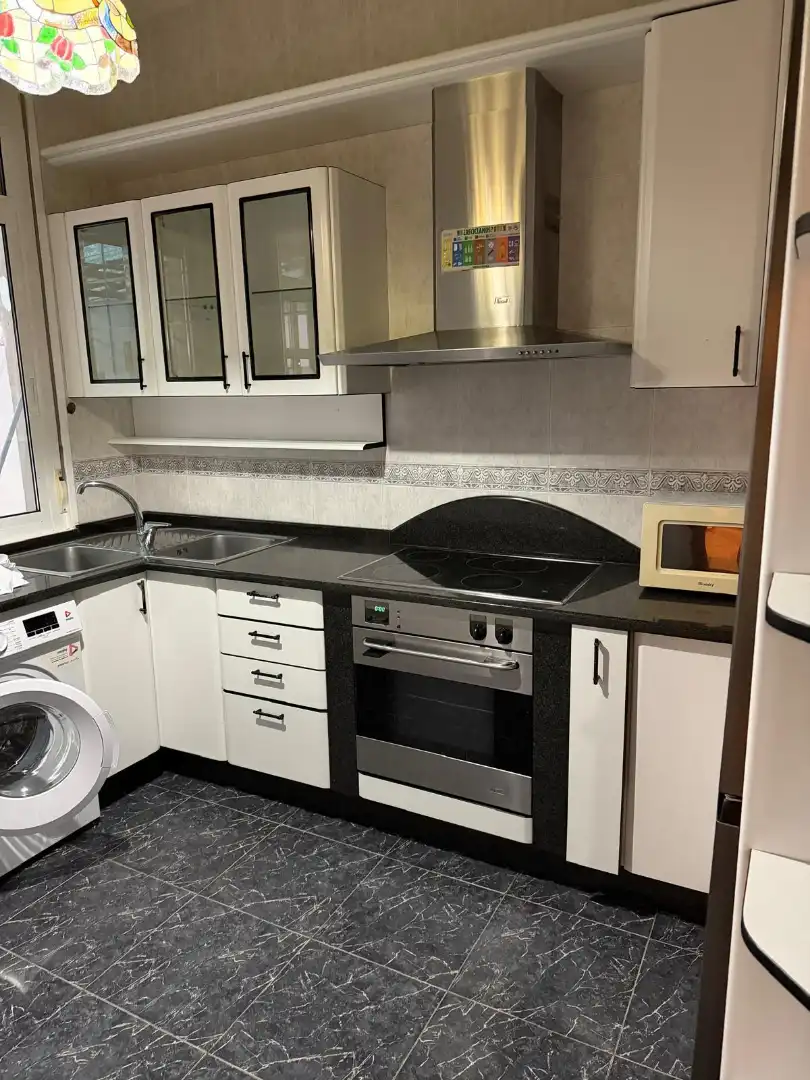 Cocina de Piso en venta en Carballo con Terraza, Horno y Lavadora