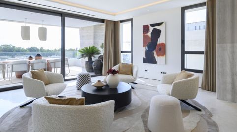 Esta extraordinaria residencia redefine el estándar del lujo moderno desde el primer momento. Un majestuoso recibidor le da la bie, imatge 4