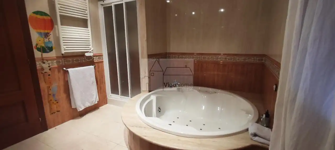 Bany de Casa o xalet en venda en Moaña amb Calefacció, Jardí privat i Terrassa