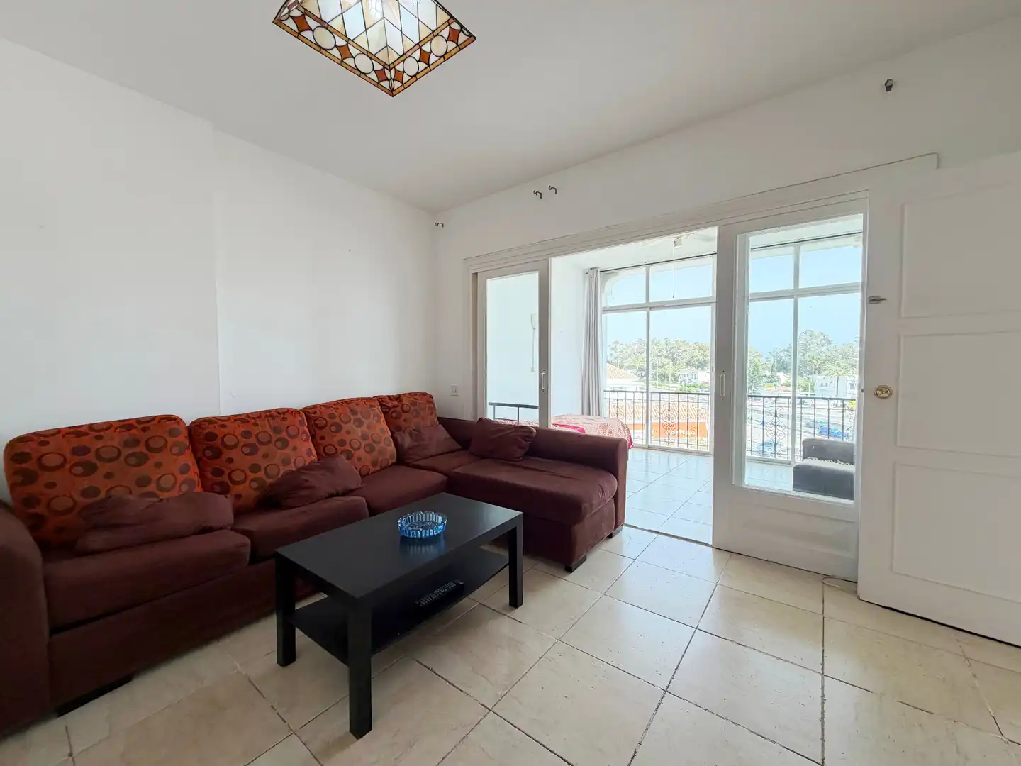 Sala d'estar de Apartament en venda en Estepona amb Terrassa i Piscina comunitària