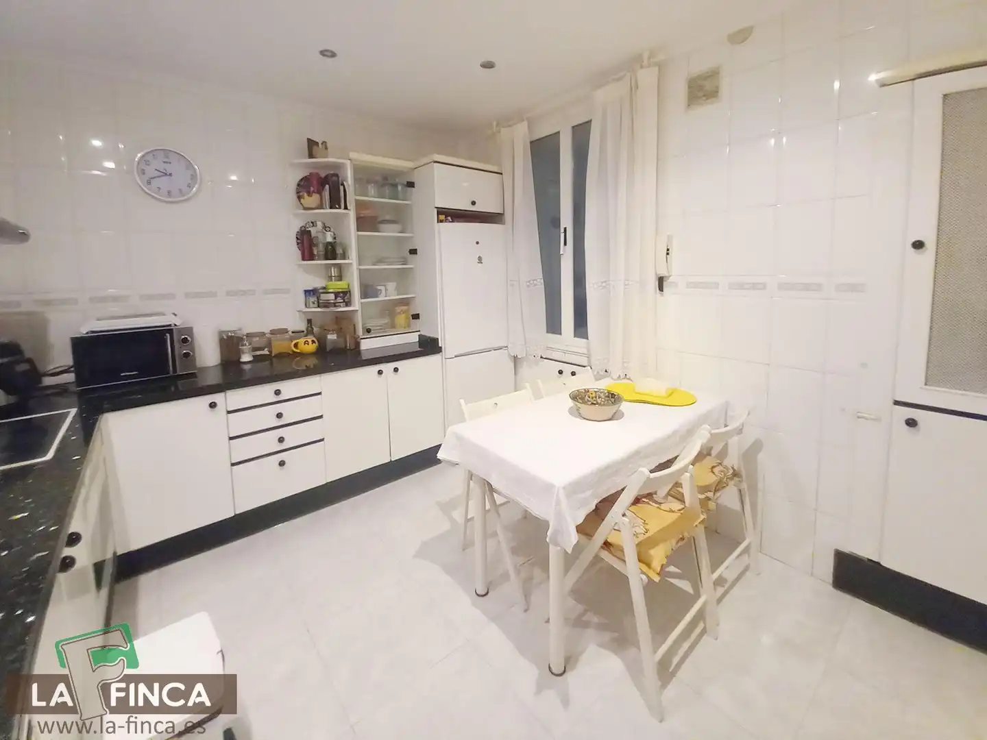 Kitchen of Flat for sale in Oviedo   with Storage room and Furnished