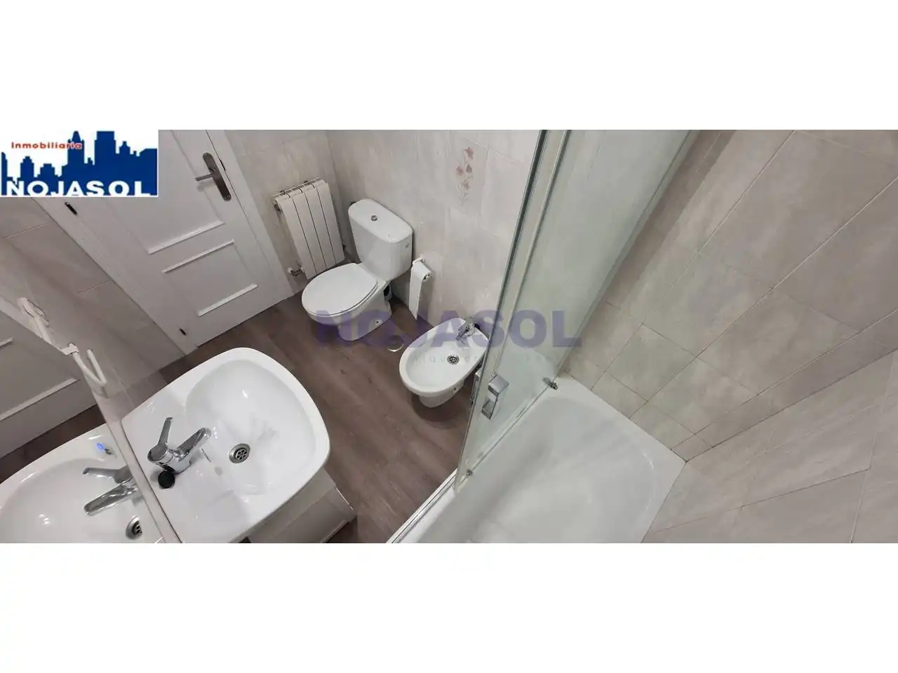 Baño de Apartamento de alquiler en Noja con Calefacción, Parquet y Terraza
