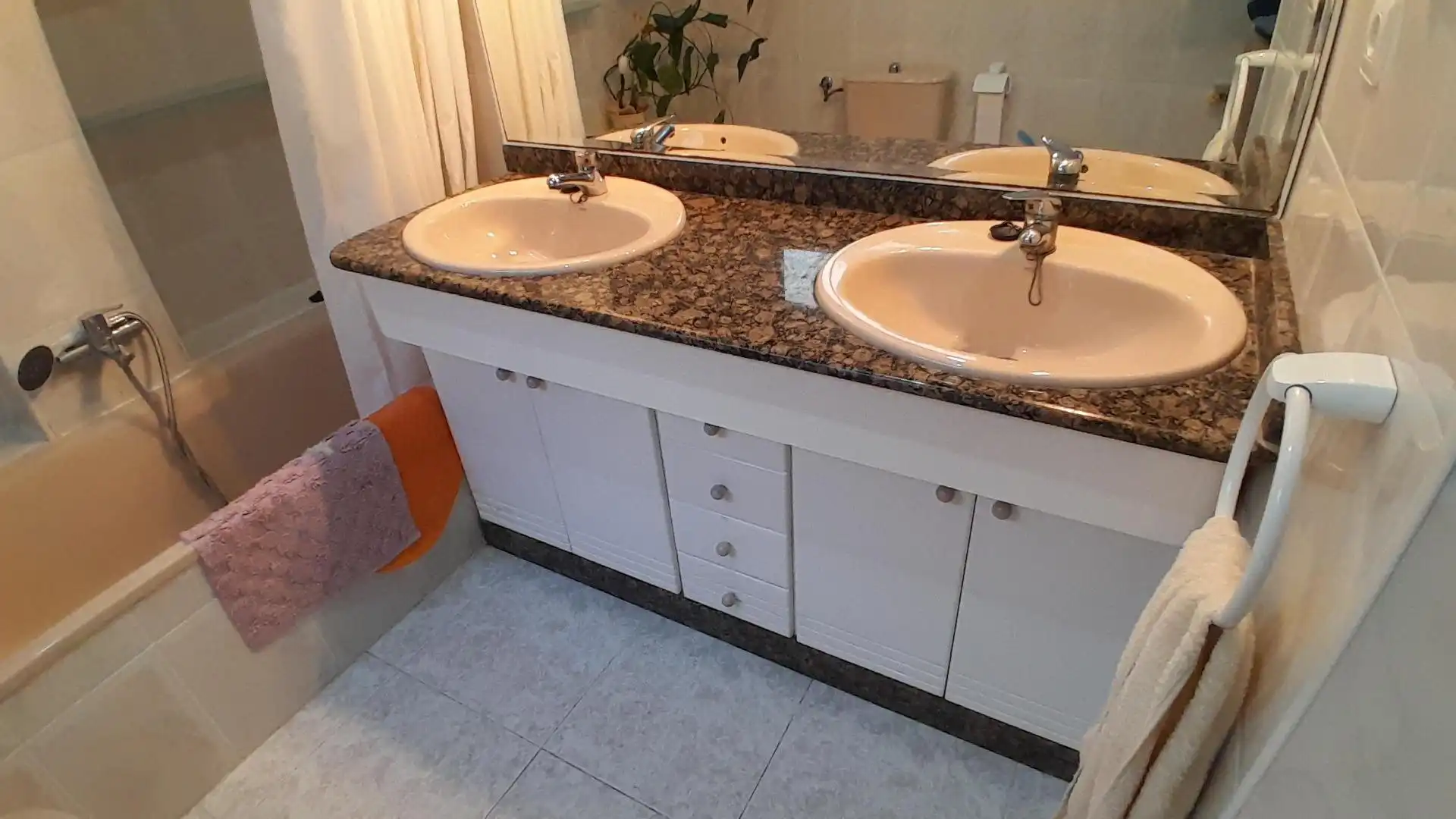 Bany de Pis en venda en Yecla amb Aire condicionat, Calefacció i Terrassa