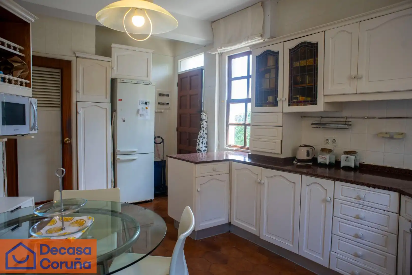 Cocina de Casa o chalet en venta en Oleiros con Calefacción, Jardín privado y Terraza