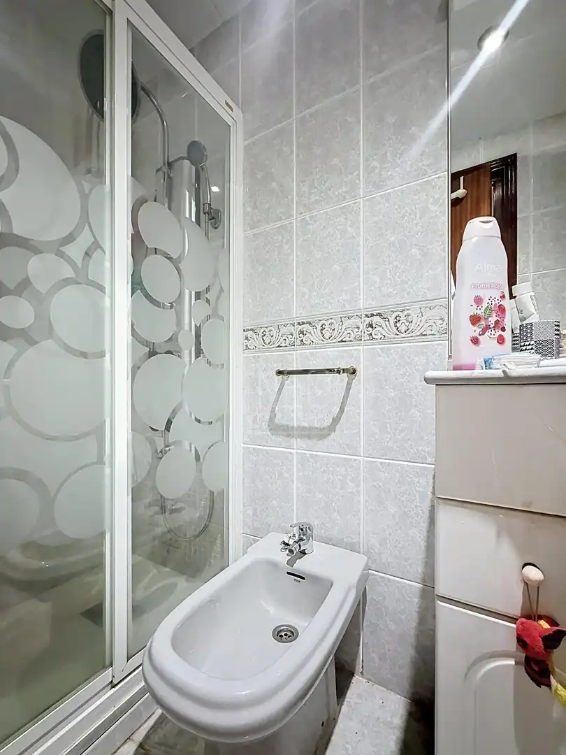 Bathroom of Flat for sale in Granada  with Terrace