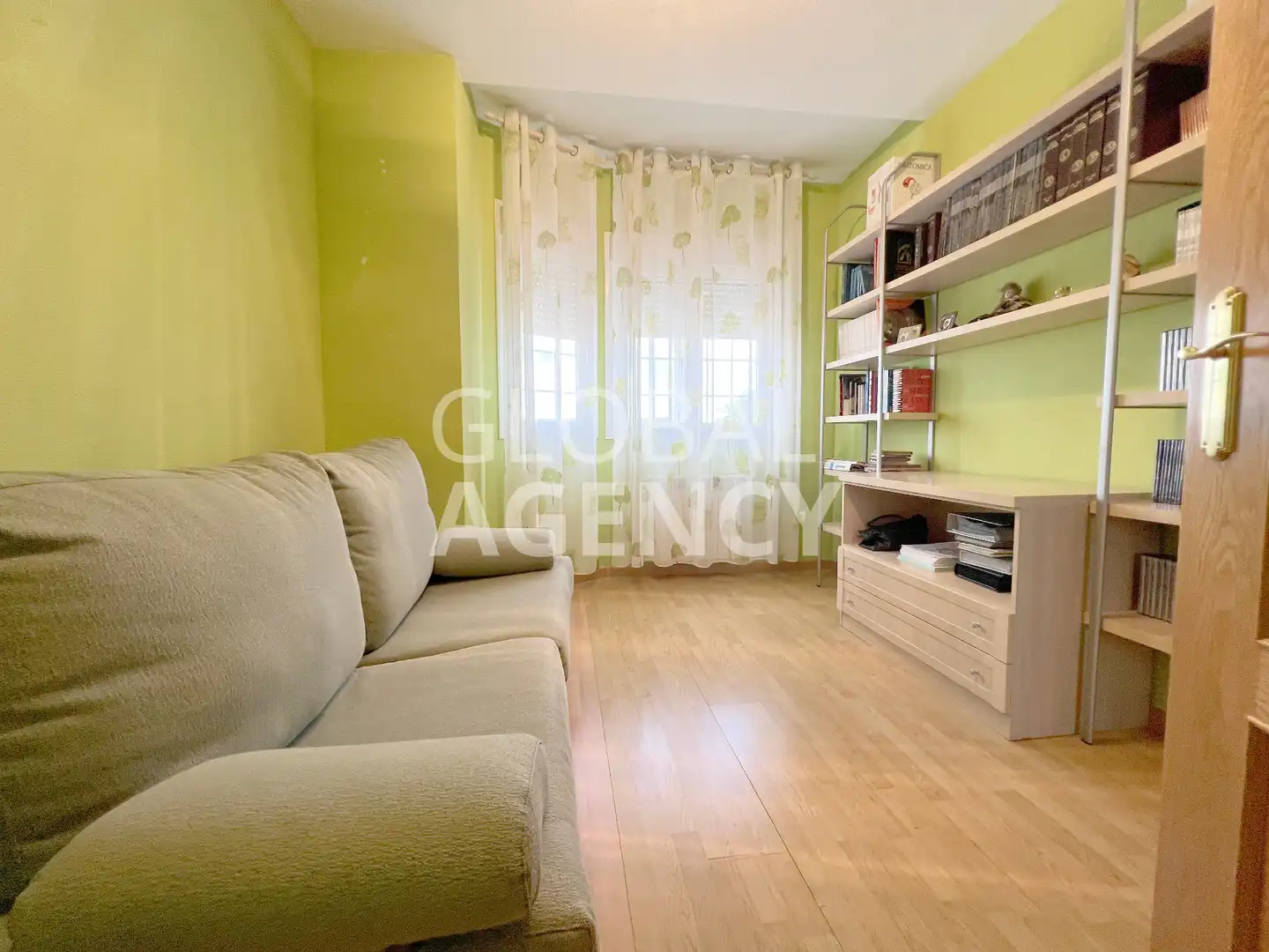 Habitación de Casa adosada en venta en Torrejón del Rey con Calefacción, Jardín privado y Horno